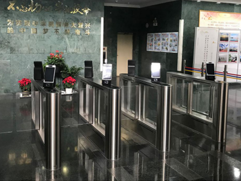 **省交通運(yùn)輸廳 哪家好？價(jià)格怎么樣？代理招商，生產(chǎn)廠家，價(jià)格，哪家好，多少錢，品牌，報(bào)價(jià)，廠家，哪個(gè)公司好 **省交通運(yùn)輸廳采用人臉識別閘機(jī)，并配套采用人臉識別門禁，進(jìn)行出入口規(guī)范化管理，這種閘機(jī)人臉識別終端恰好符合其管理要求，杜絕不法分子進(jìn)入，提高機(jī)關(guān)的安全與管理水平。