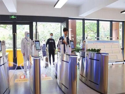 疫情防控門神：“兢兢業(yè)業(yè)”的測(cè)溫人像識(shí)別閘機(jī) 哪家好？?jī)r(jià)格怎么樣？代理招商，生產(chǎn)廠家，價(jià)格，哪家好，多少錢，品牌，報(bào)價(jià)，廠家，哪個(gè)公司好