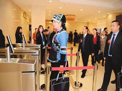 兩會(huì)"刷臉"入場，首次采用的測溫型人臉閘機(jī)進(jìn)行體溫檢測及身份識(shí)別 哪家好？價(jià)格怎么樣？代理招商，生產(chǎn)廠家，價(jià)格，哪家好，多少錢，品牌，報(bào)價(jià)，廠家，哪個(gè)公司好 