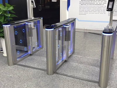 加油站啟用路可路美人臉識(shí)別閘機(jī)，助力散裝汽油安全管理 哪家好？?jī)r(jià)格怎么樣？代理招商，生產(chǎn)廠家，價(jià)格，哪家好，多少錢，品牌，報(bào)價(jià)，廠家，哪個(gè)公司好 