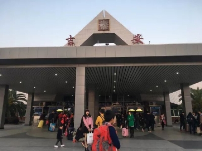 吉安火車(chē)站新增多臺(tái)檢票閘機(jī)，緩解假期通行高峰 哪家好？?jī)r(jià)格怎么樣？代理招商，生產(chǎn)廠家，價(jià)格，哪家好，多少錢(qián)，品牌，報(bào)價(jià)，廠家，哪個(gè)公司好 