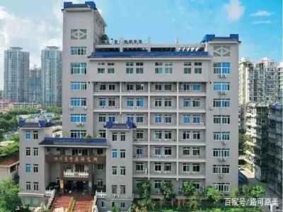 四川省第二中醫(yī)醫(yī)院 哪家好？?jī)r(jià)格怎么樣？代理招商，生產(chǎn)廠家，價(jià)格，哪家好，多少錢，品牌，報(bào)價(jià)，廠家，哪個(gè)公司好 近日，四川省中醫(yī)藥科學(xué)院（四川省中醫(yī)藥科學(xué)院四川省第二中醫(yī)醫(yī)院），為了滿足來(lái)院就醫(yī)人員，能夠快速便捷通過防疫安全檢查，在入院大門部署多個(gè)天府健康碼核驗(yàn)測(cè)溫人行通道道閘進(jìn)行自動(dòng)化進(jìn)院健康信息篩查。進(jìn)入醫(yī)院的人員無(wú)需再描場(chǎng)所碼，只需要打開手機(jī)的天府健康通或者身份證，在路可路美健康碼測(cè)溫通道閘機(jī)上掃一掃，系統(tǒng)自動(dòng)將掃碼行為與場(chǎng)所碼關(guān)聯(lián)，滴聲提示后，系統(tǒng)即開始進(jìn)行健康信息篩查，在大數(shù)據(jù)中心權(quán)限全部開放的情況下，系統(tǒng)可支持健康碼碼色（綠碼、黃碼、紅碼）與核酸疫苗自動(dòng)篩查、體溫測(cè)量、口罩佩戴檢測(cè)，無(wú)異常人員將在一秒左右被人行通道閘機(jī)放行。