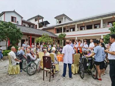 行為識別行為識別行為識別上海徐匯**福利院行為識別 哪家好？價(jià)格怎么樣？代理招商，生產(chǎn)廠家，價(jià)格，哪家好，多少錢，品牌，報(bào)價(jià)，廠家，哪個(gè)公司好 上海徐匯**福利院將AI行為識別技術(shù)引入到該福利院智慧養(yǎng)老核心業(yè)務(wù)系統(tǒng)中，通過人工智能技術(shù)，智能監(jiān)測老年人的日常起居，通過人工智能技術(shù)看護(hù)老年人，實(shí)時(shí)發(fā)現(xiàn)老年人摔倒、異常徘徊、超時(shí)滯留或久坐不動等潛在的健康或行為異?，F(xiàn)象，預(yù)測或及時(shí)發(fā)現(xiàn)老年人所面臨的異常現(xiàn)象，采取及時(shí)的救助，防止危險(xiǎn)發(fā)生。